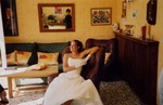 la star prend la pause, dans le salon � la maison.