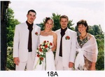 Entour�e des ses trois grands b�b�s!