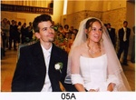 Les mari�s �coutent attentivement les discours officiels